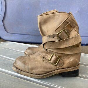 Jeffrey Campbell  Motorcycle/biker casual style Rustic Tan leather boots.. SZ 8